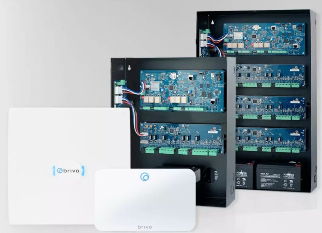 Brivo-kontroler-sa-prosirenjima-za-30-citaca-u-1-kutiji-1024x743