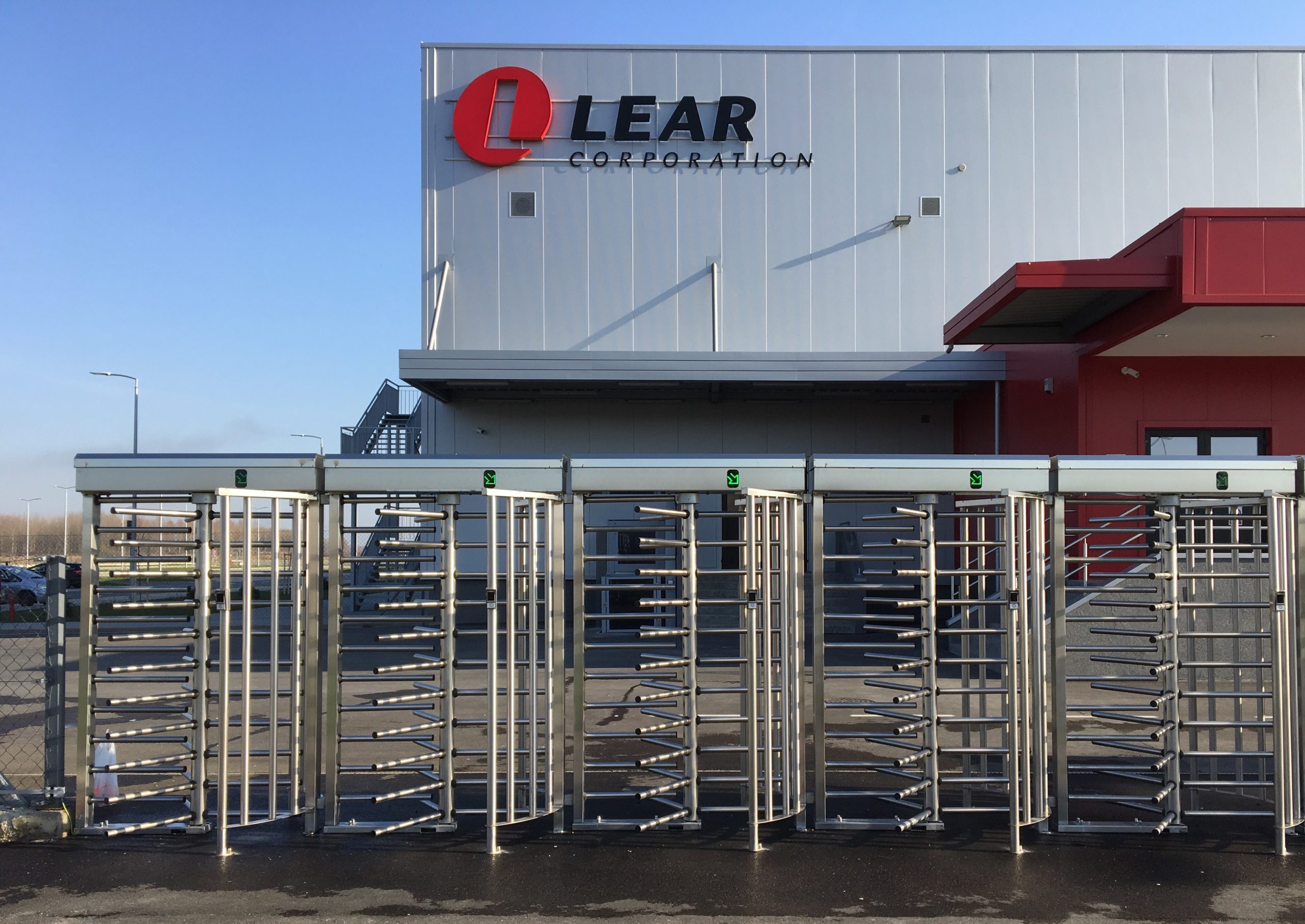 T2500D-3-Arm-više-u-nizu-5-kom-LEAR-sa-firmom