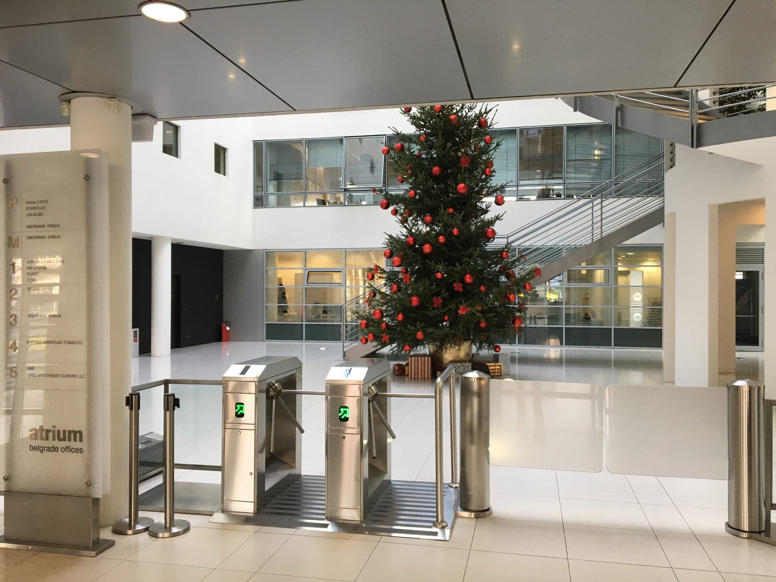 T281-T230-u-Atrium-u-spolja-2-kapije-i-ime